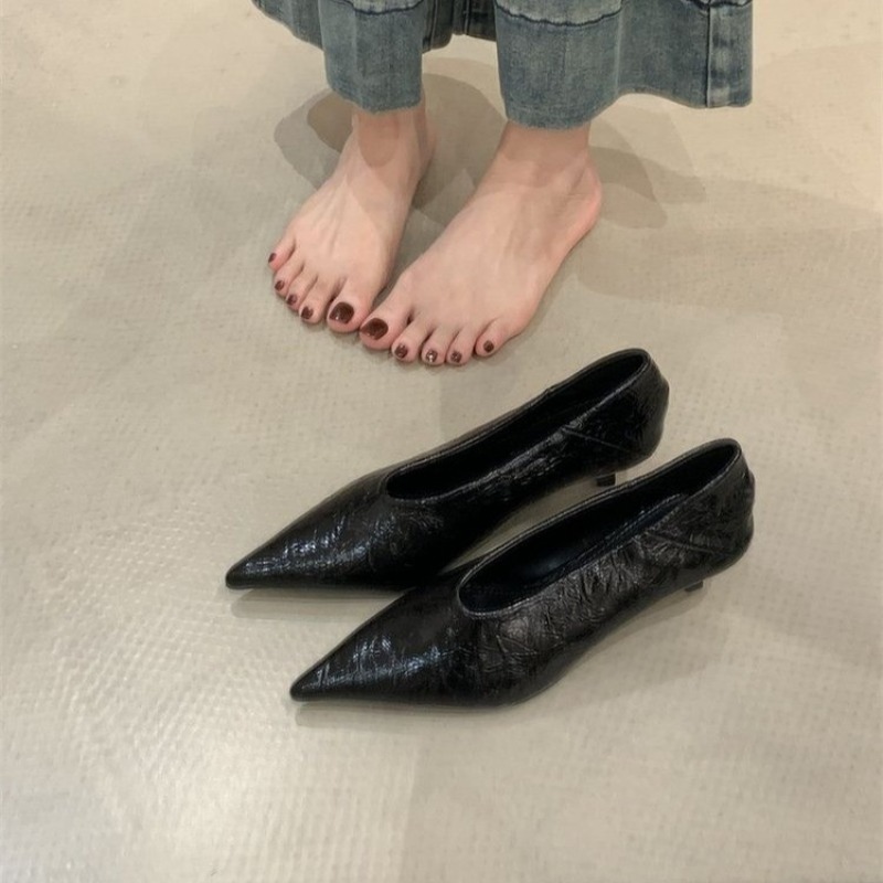 2025 Autumn New Commuter Wind  - Embroidery Flat Shoes review and price
