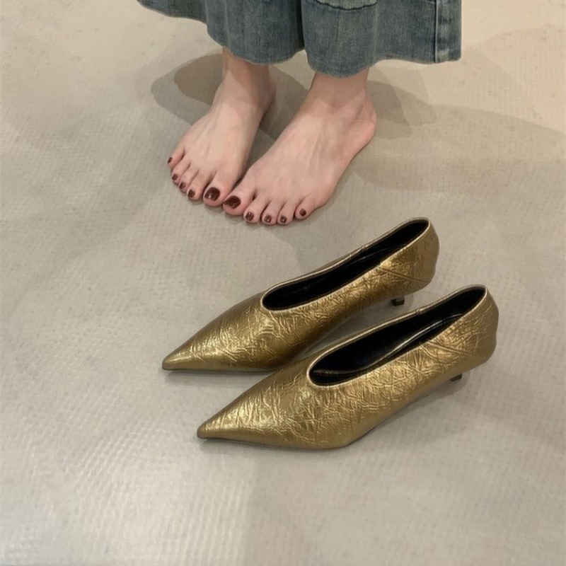 2025 Autumn New Commuter Wind  - Embroidery Flat Shoes review and price